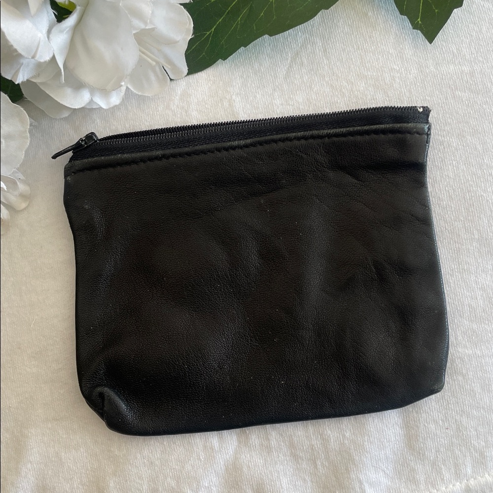 NWOT: 😊 _NEW Black Genuine Leather Coin/Toiletry Bag_ Zipper Closure